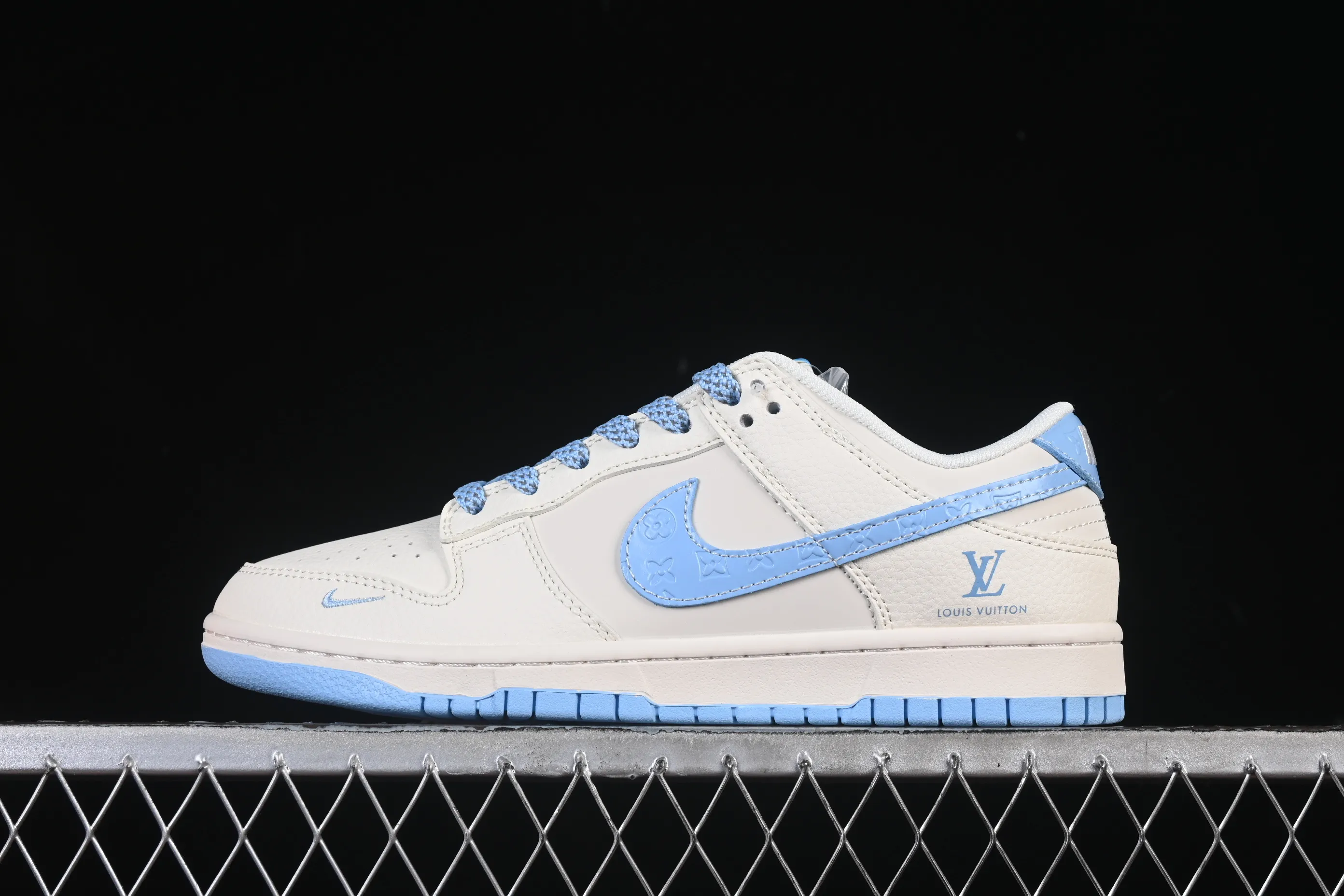 All categories Nk SB Dunk Series Nk SB Dunk Low High-end customized low-top sneakers Nike SB Dunk Low LV co-branded off-white ice blue print Anniversary high-end customized low-top casual sneakers JP1628-015
